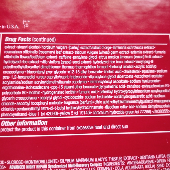 Estée Lauder Holiday Protect + Hydrate Gift 4pc Set - Picture 12 of 16